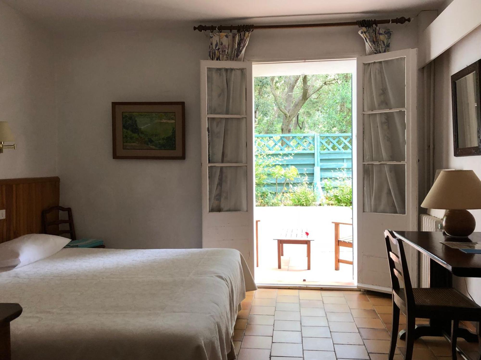 فندق Le Manoir De بورت كروس المظهر الخارجي الصورة